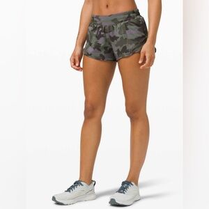 Lululemon Green/Lilac Camo Hottie Hot 4” Shorts Size 6 Tall